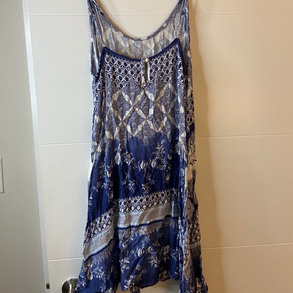 Dress - Picture 2 of 3